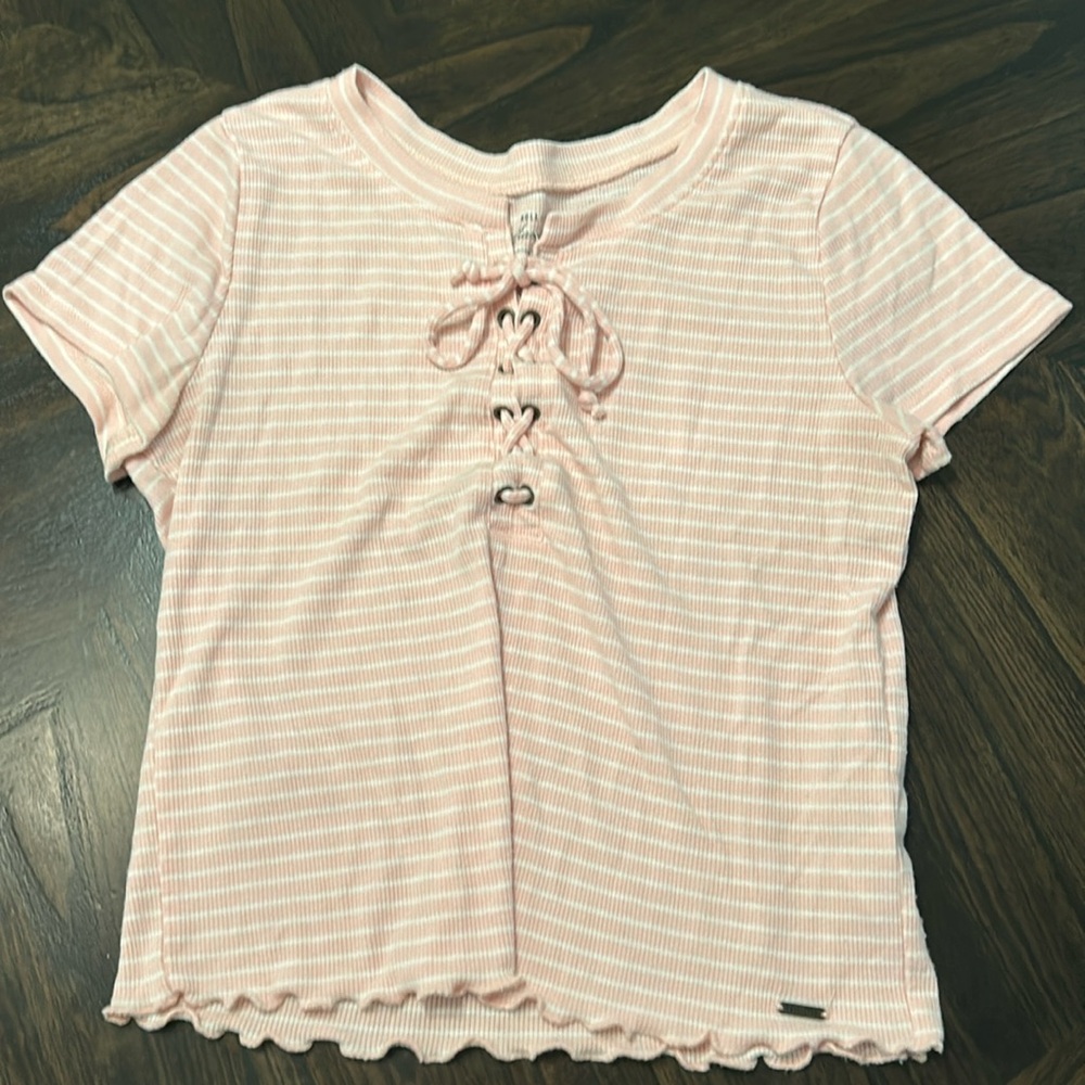 Hollister soft, light pink junior’s top